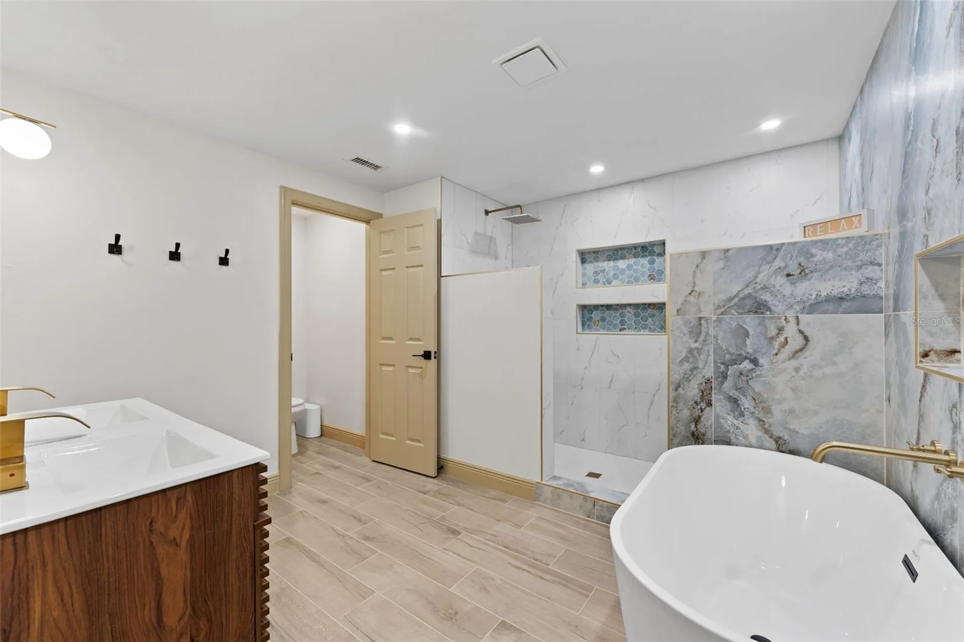 1830 Lakeview Road Clearwater FL 33764