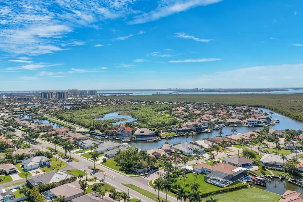 2022 El Dorado Parkway W Cape Coral FL 33914