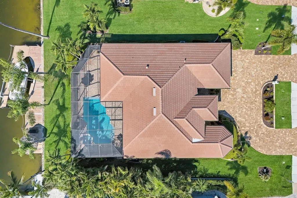 2022 El Dorado Parkway W Cape Coral FL 33914