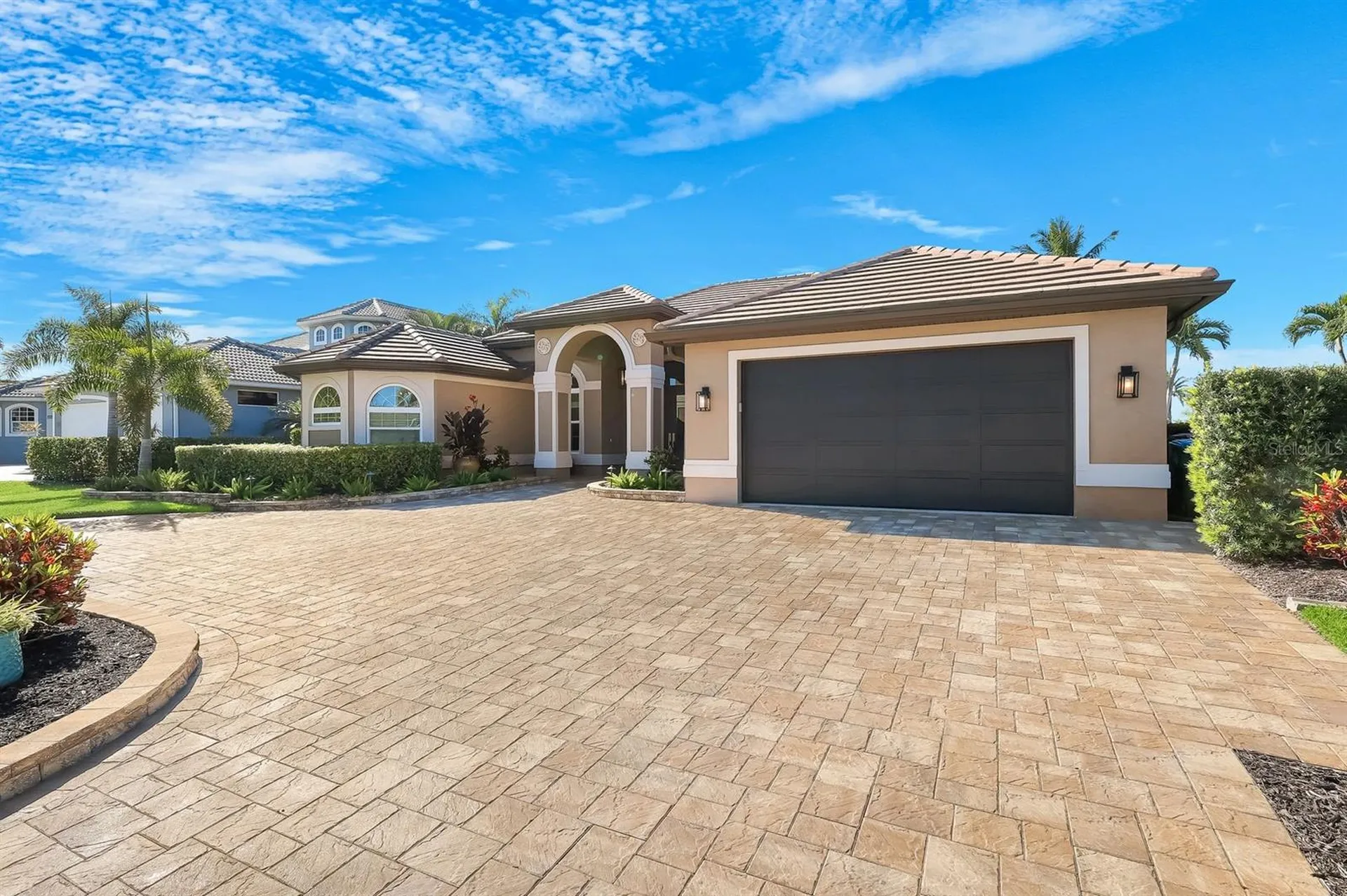 2022 El Dorado Parkway W Cape Coral FL 33914
