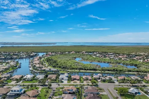 2022 El Dorado Parkway W Cape Coral FL 33914