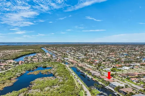 2022 El Dorado Parkway W Cape Coral FL 33914