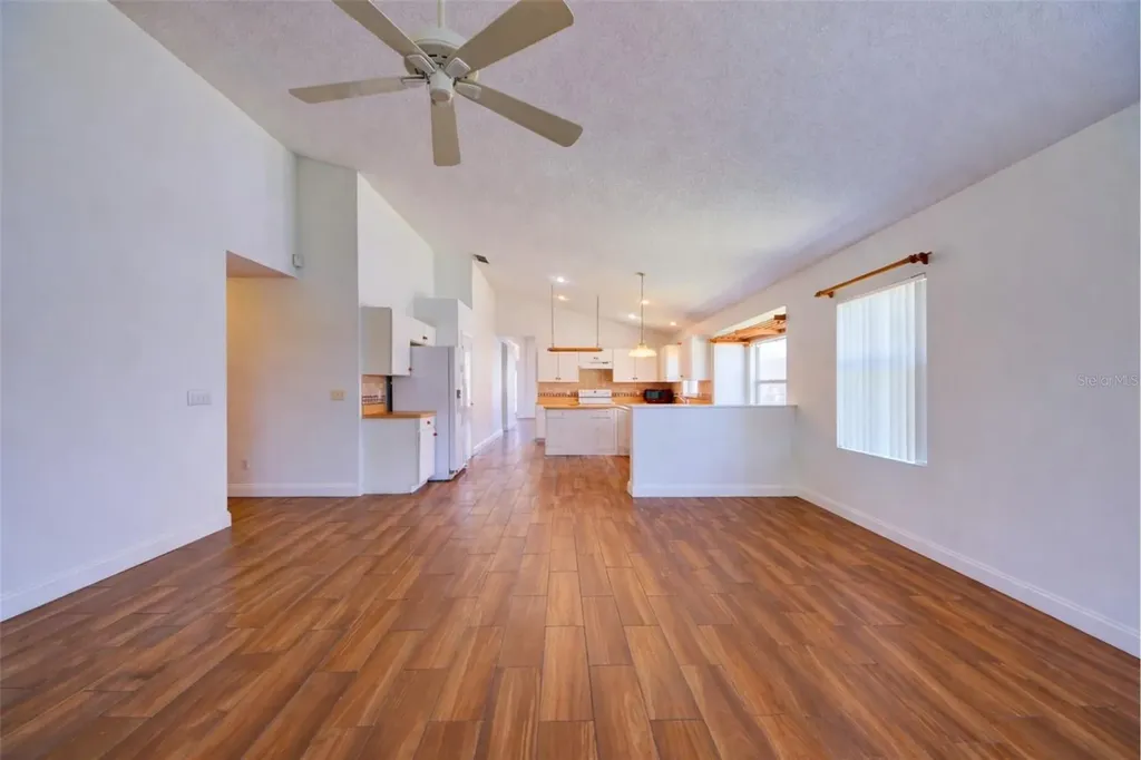 635 Rochester Loop Davenport FL 33897