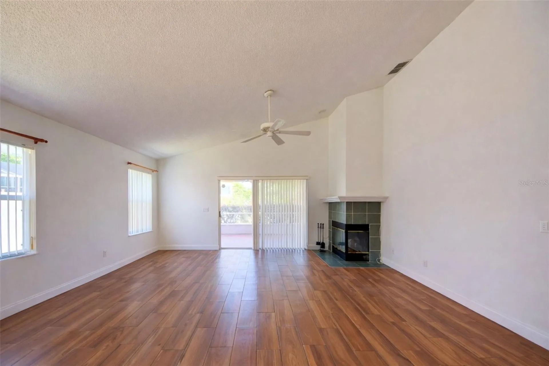 635 Rochester Loop Davenport FL 33897