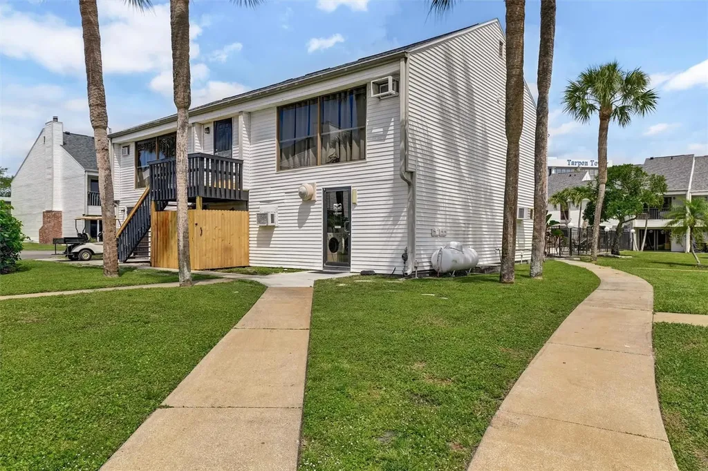 704 Haven Place Tarpon Springs FL 34689