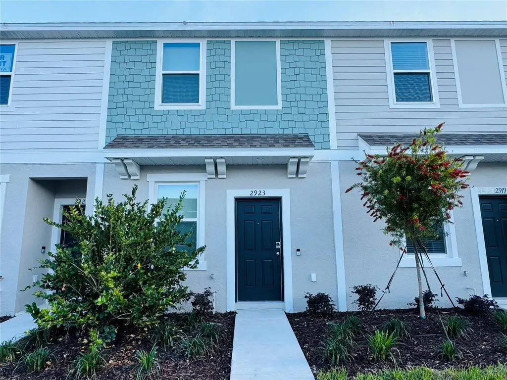 2923 Skyline Loop Kissimmee FL 34758