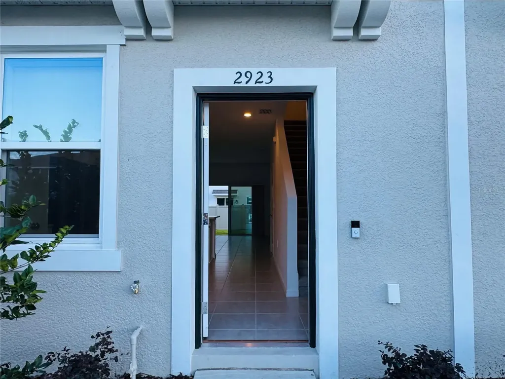 2923 Skyline Loop Kissimmee FL 34758