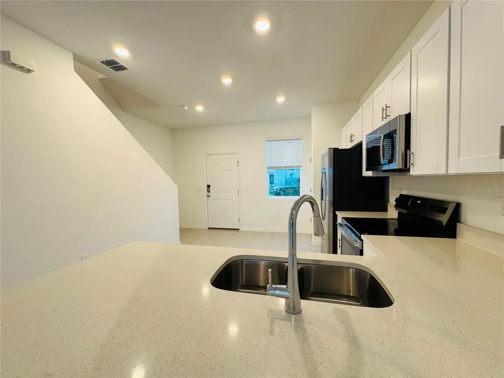 2923 Skyline Loop Kissimmee FL 34758