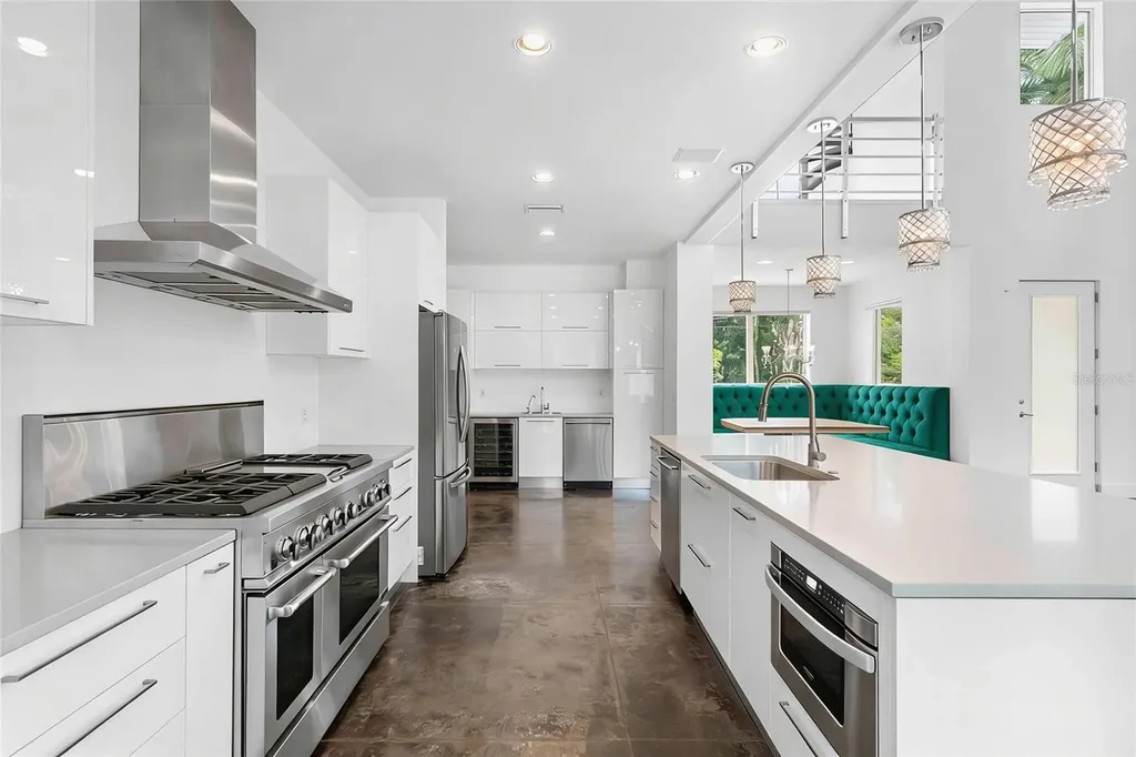 1751 Hawthorne Street Sarasota FL 34239