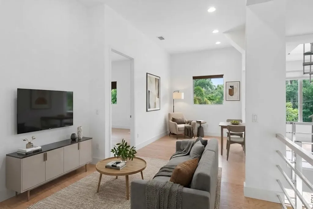 1751 Hawthorne Street Sarasota FL 34239