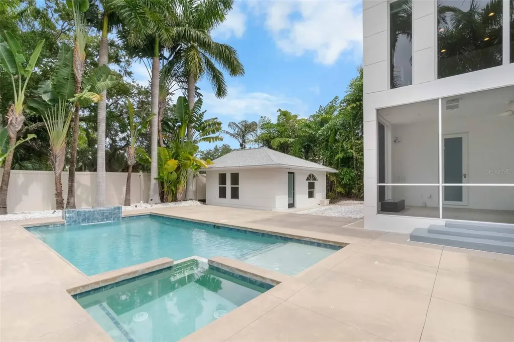 1751 Hawthorne Street Sarasota FL 34239