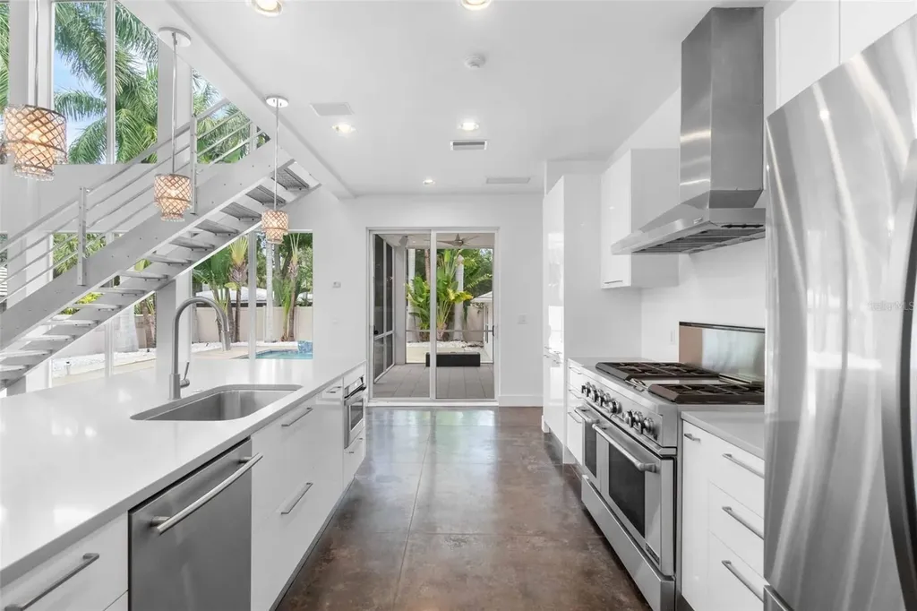 1751 Hawthorne Street Sarasota FL 34239