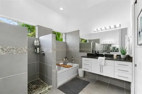 1751 Hawthorne Street Sarasota FL 34239