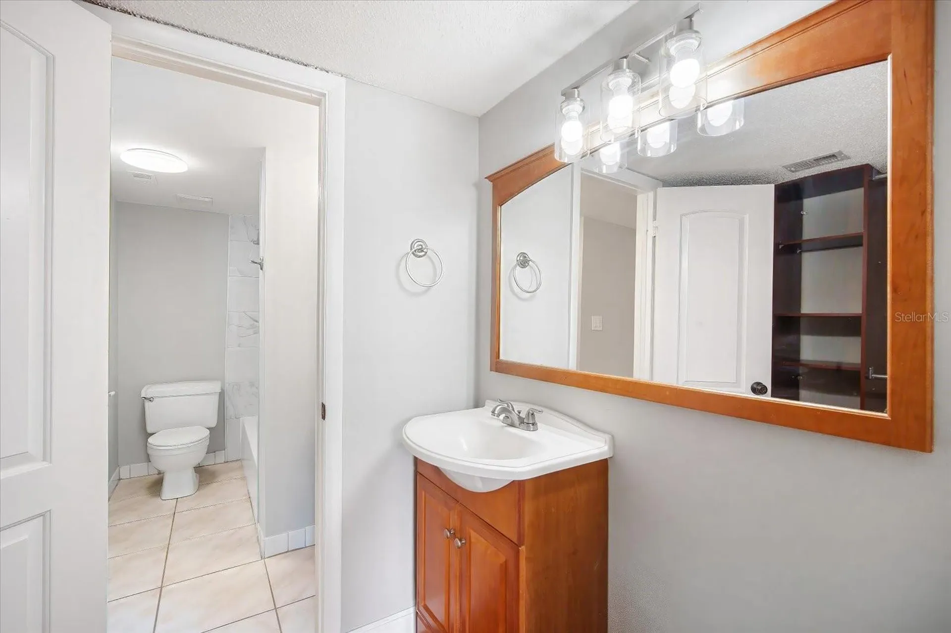 811 Russell Lane Brandon FL 33510
