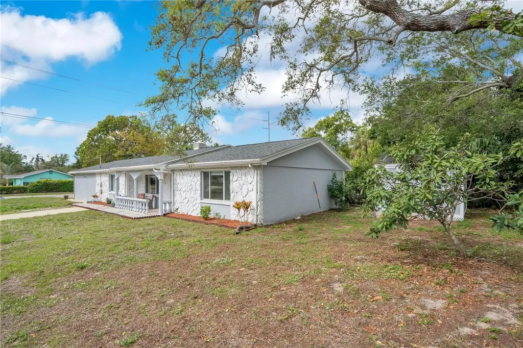 391 N Walton Avenue Tarpon Springs FL 34689