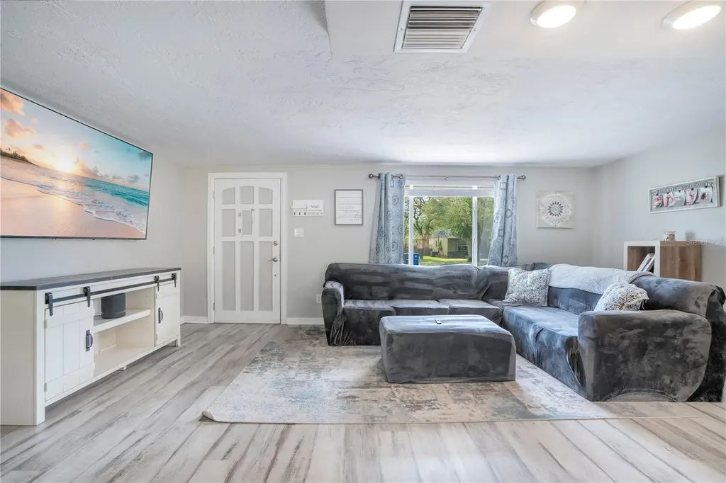 391 N Walton Avenue Tarpon Springs FL 34689