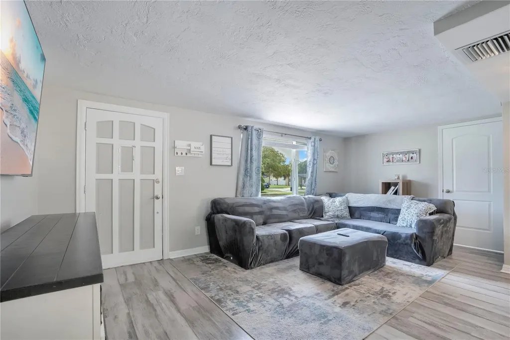 391 N Walton Avenue Tarpon Springs FL 34689
