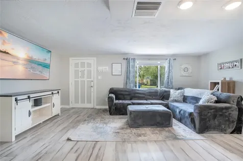391 N Walton Avenue Tarpon Springs FL 34689
