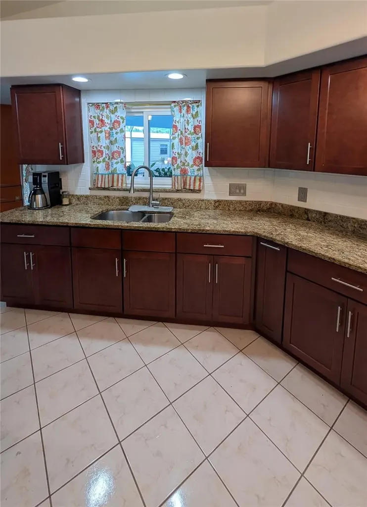 858 Mendoza Drive Kissimmee FL 34758