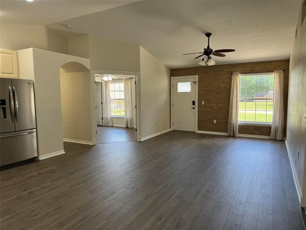 40751 W 4th Avenue Umatilla FL 32784
