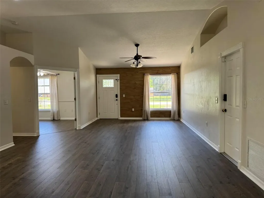 40751 W 4th Avenue Umatilla FL 32784