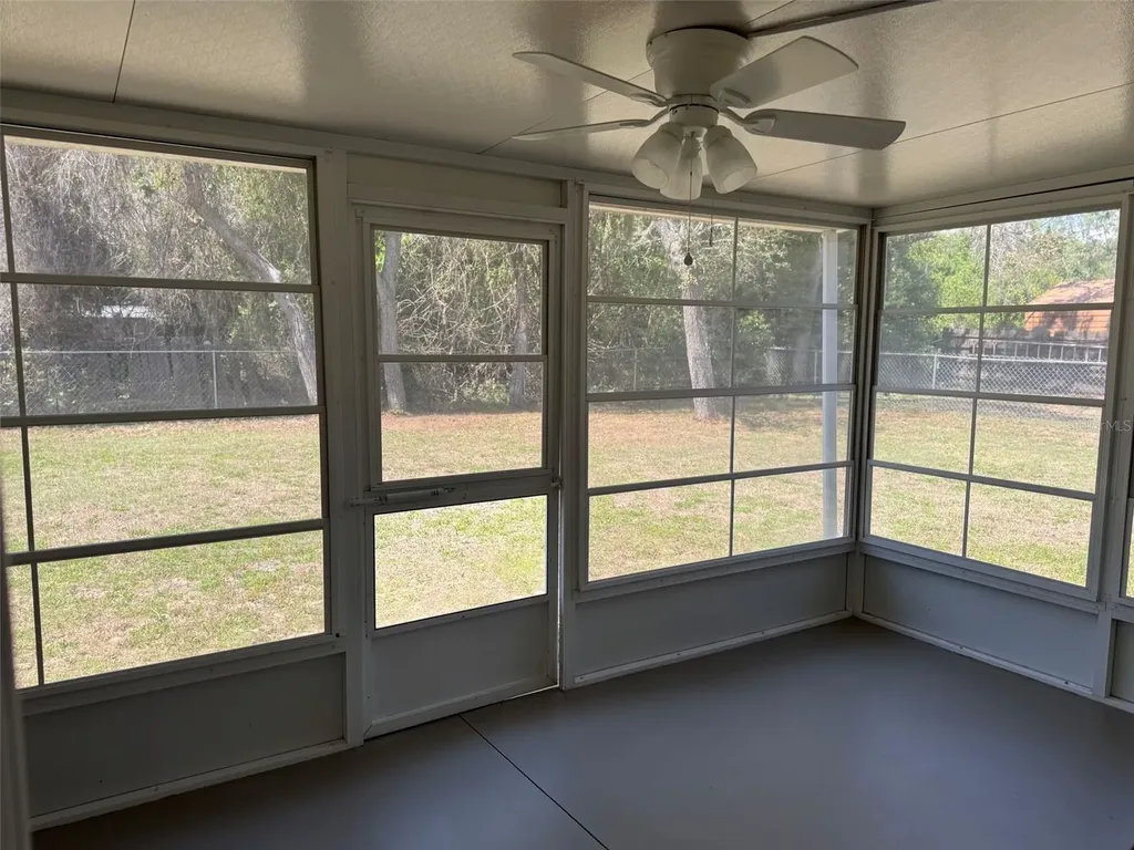 40751 W 4th Avenue Umatilla FL 32784