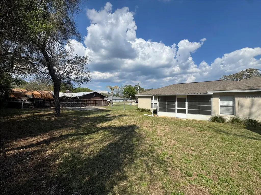 40751 W 4th Avenue Umatilla FL 32784