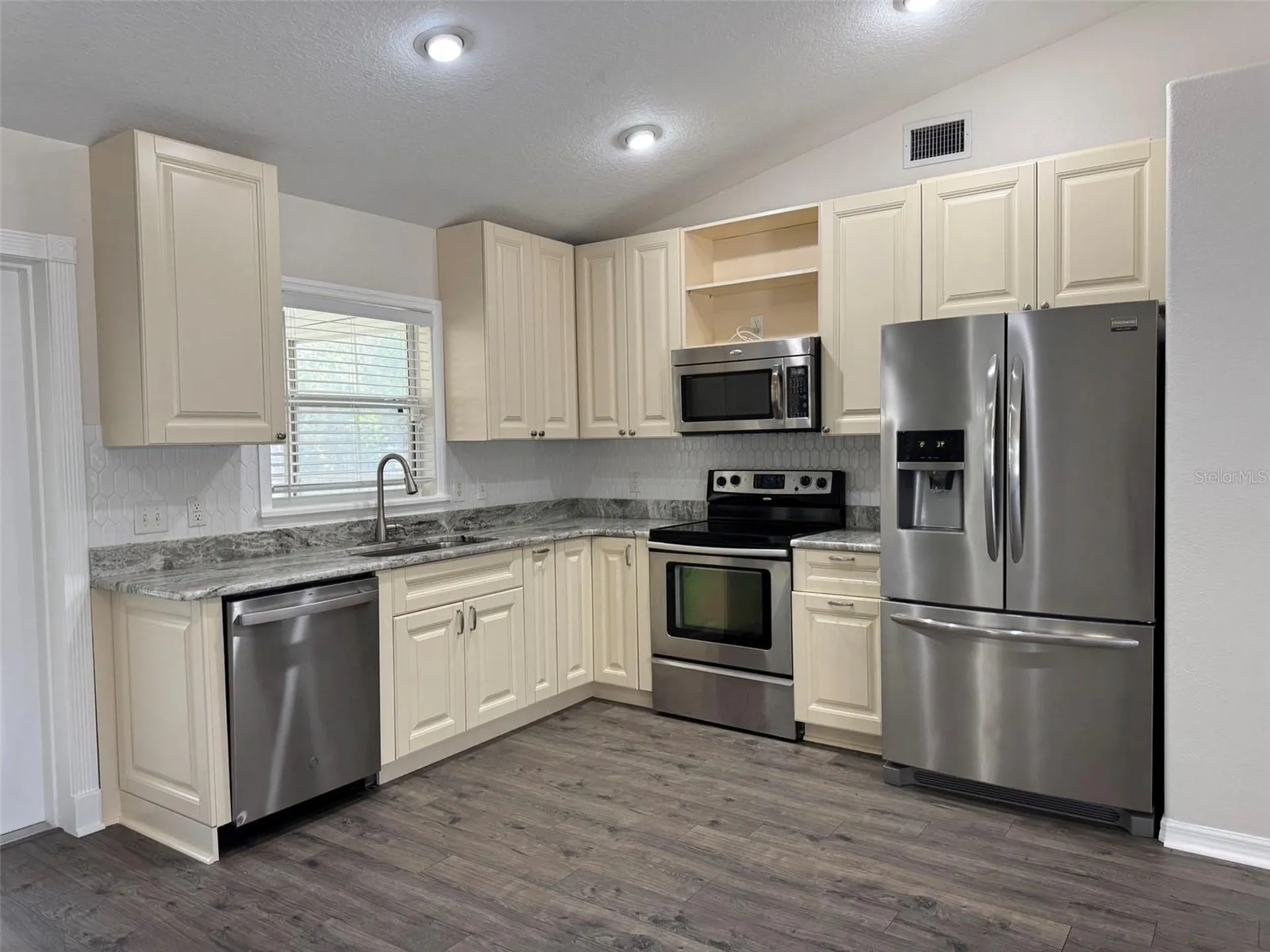 40751 W 4th Avenue Umatilla FL 32784