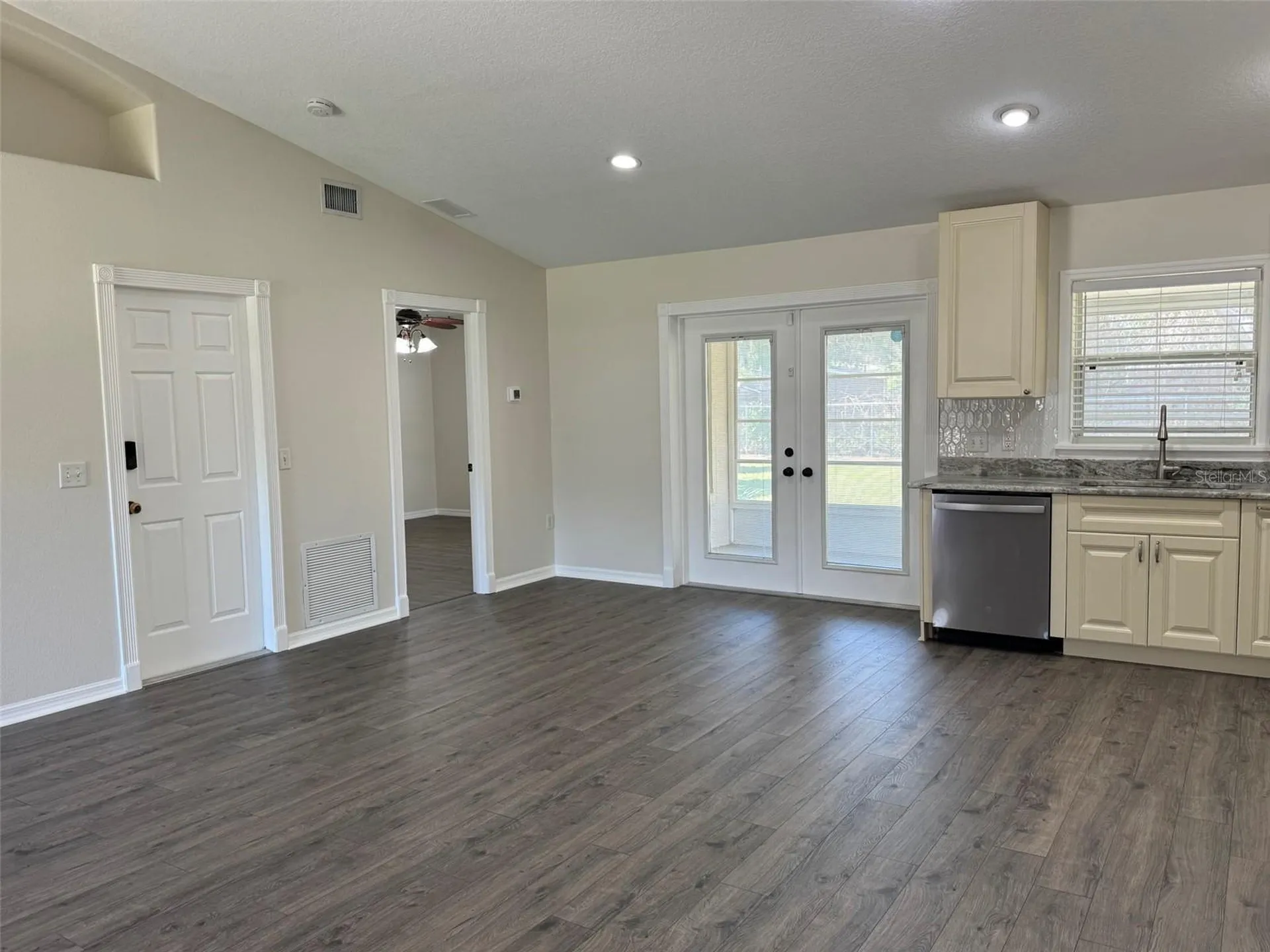 40751 W 4th Avenue Umatilla FL 32784