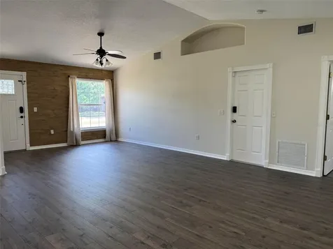 40751 W 4th Avenue Umatilla FL 32784