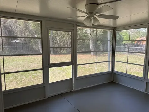 40751 W 4th Avenue Umatilla FL 32784