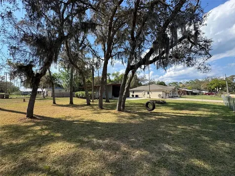 40751 W 4th Avenue Umatilla FL 32784