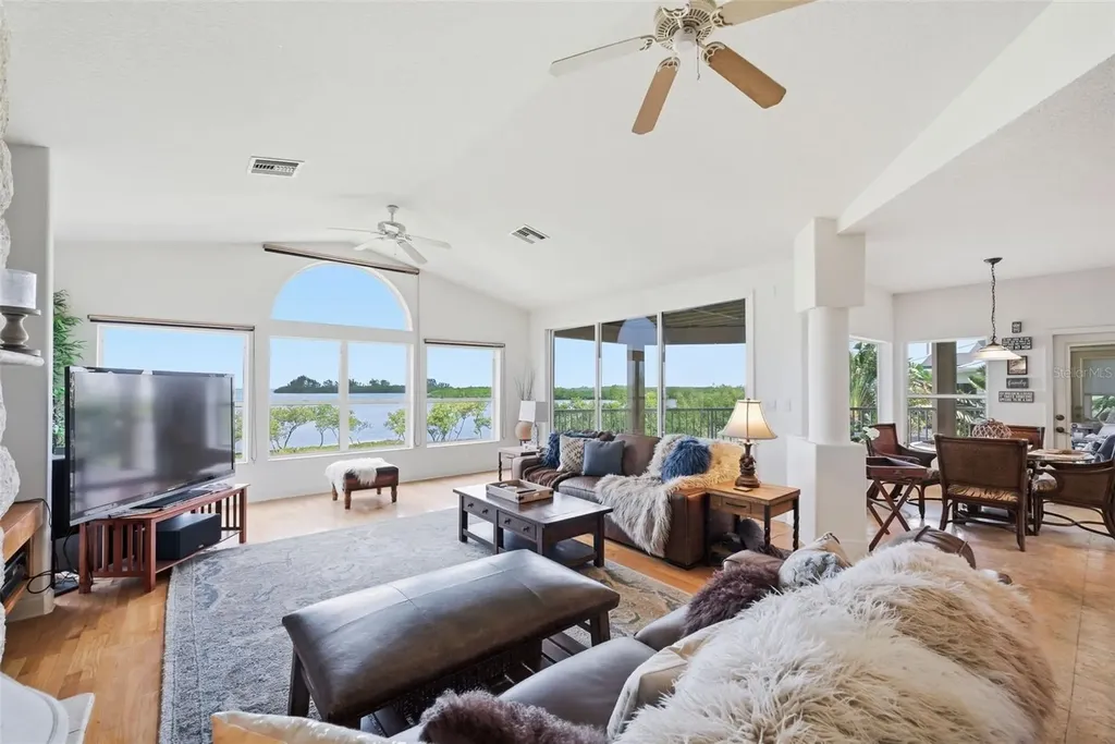 2017 Harbour Watch Circle Tarpon Springs FL 34689