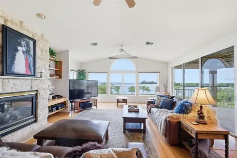 2017 Harbour Watch Circle Tarpon Springs FL 34689