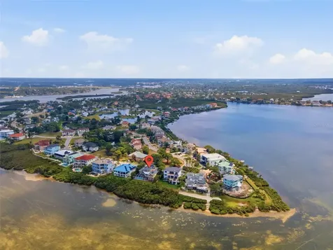 2017 Harbour Watch Circle Tarpon Springs FL 34689