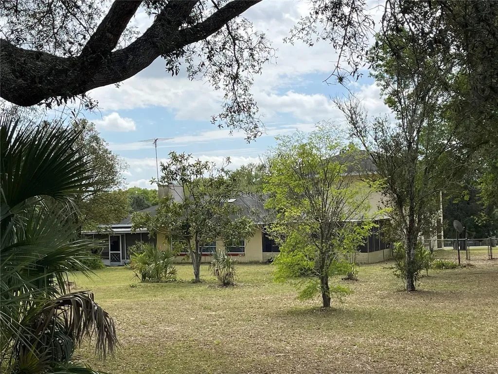 15121 SE 175th Street Weirsdale FL 32195