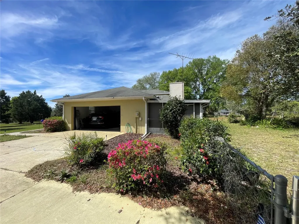 15121 SE 175th Street Weirsdale FL 32195