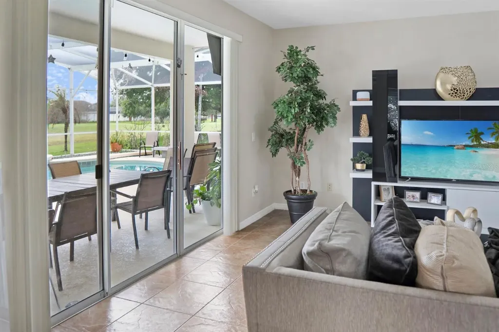 2735 Scarborough Drive Kissimmee FL 34744