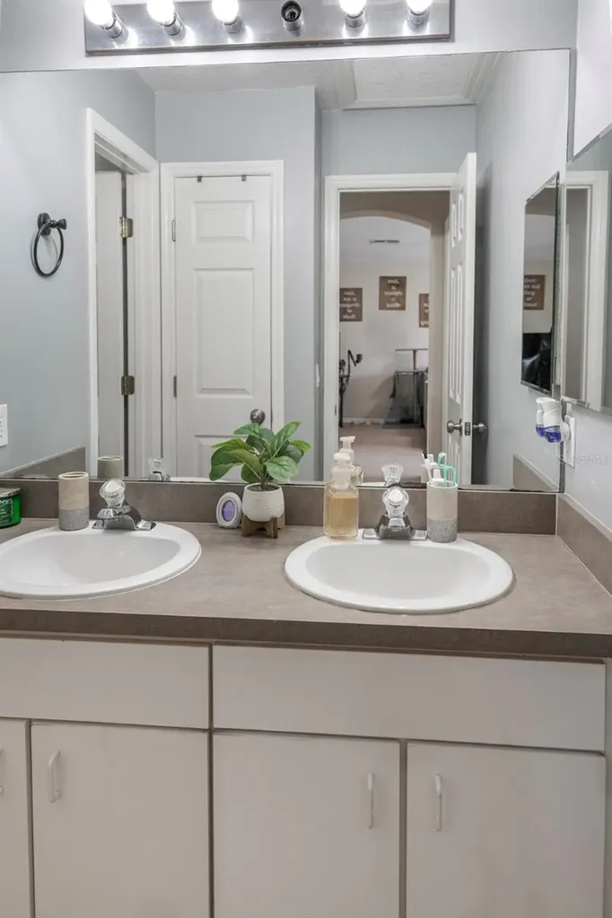 2735 Scarborough Drive Kissimmee FL 34744