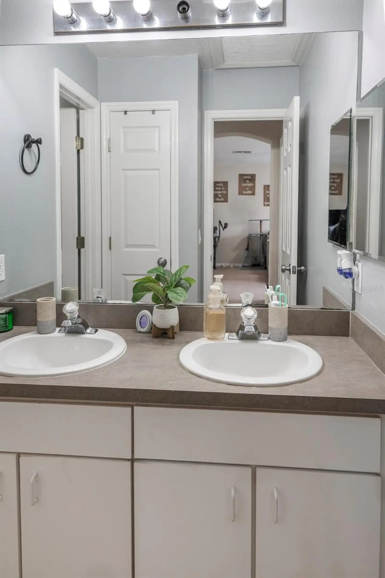 2735 Scarborough Drive Kissimmee FL 34744