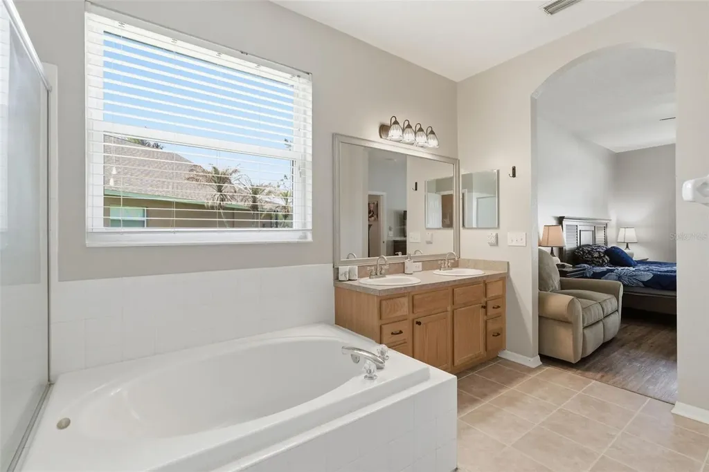 5832 Heronview Crescent Drive Lithia FL 33547