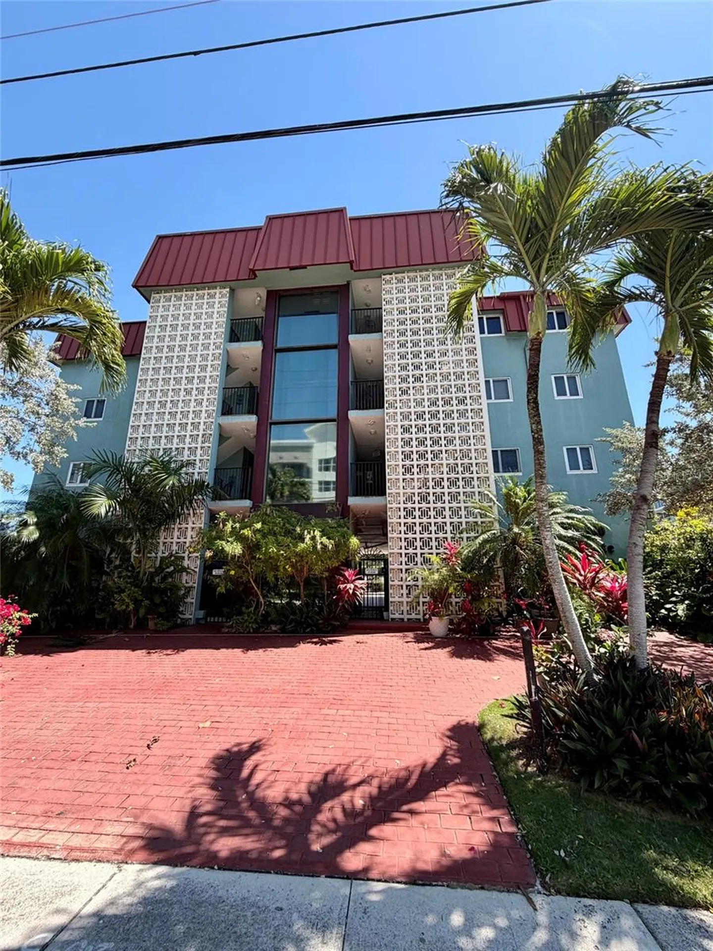 180 SE 20th Avenue Deerfield Beach FL 33441