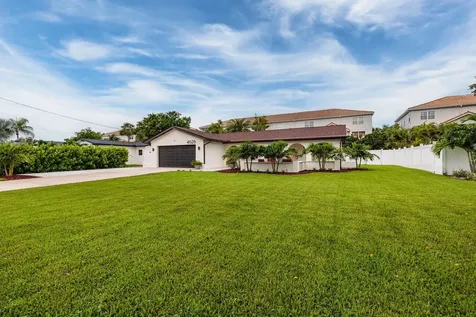 4626 Bayshore Boulevard NE St Petersburg FL 33703