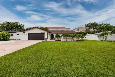 4626 Bayshore Boulevard NE St Petersburg FL 33703
