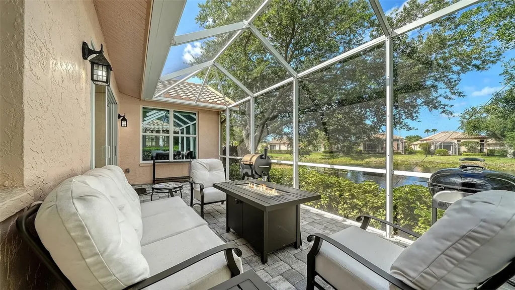7198 Del Lago Drive Sarasota FL 34238