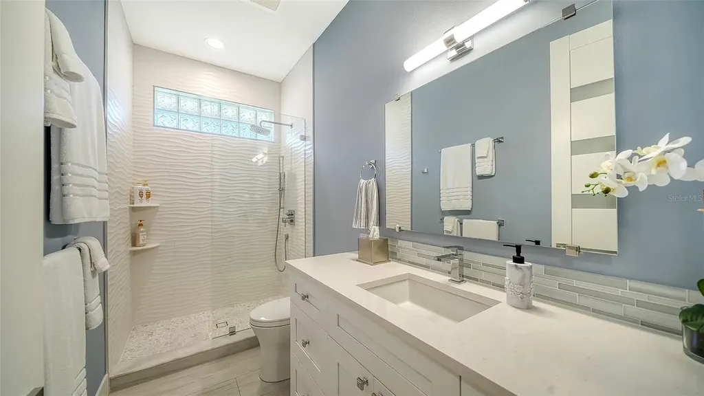 7198 Del Lago Drive Sarasota FL 34238