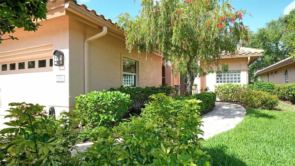 7198 Del Lago Drive Sarasota FL 34238