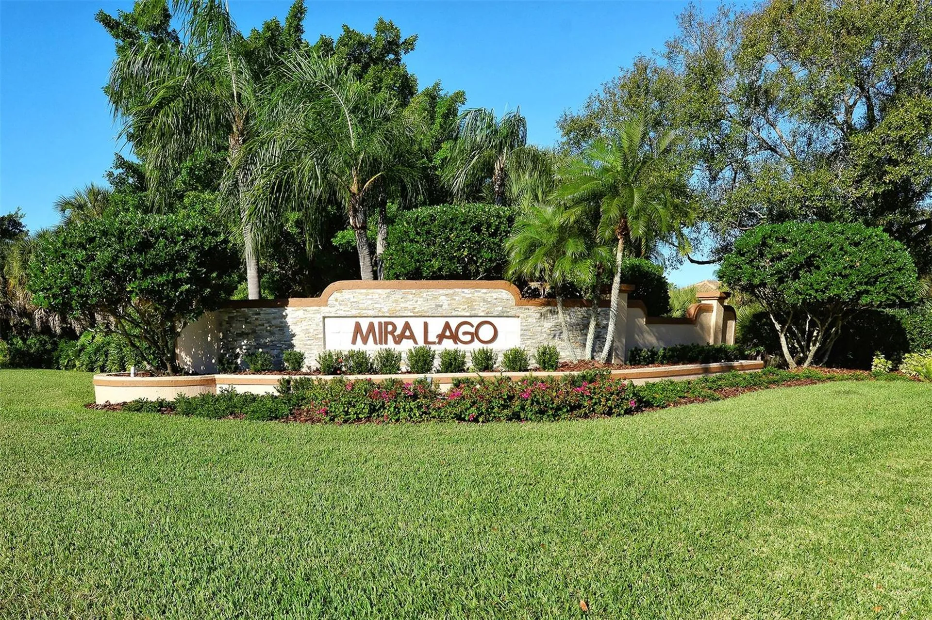 7198 Del Lago Drive Sarasota FL 34238