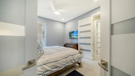 7198 Del Lago Drive Sarasota FL 34238