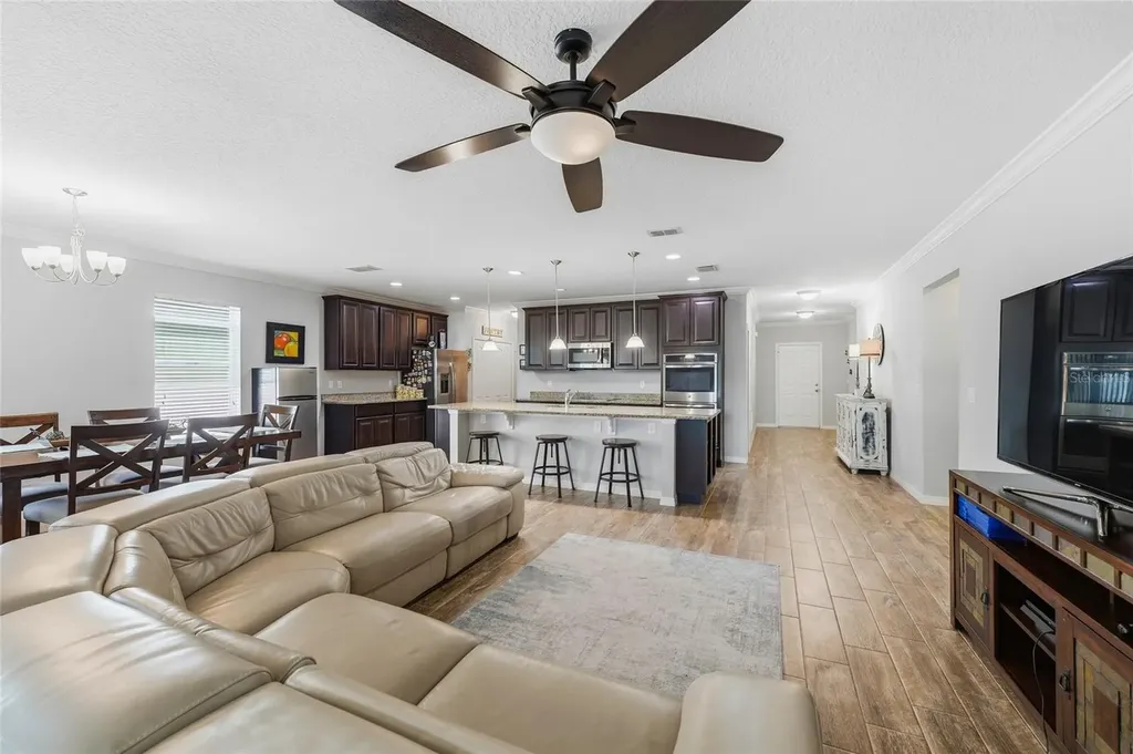 186 Flatwoods Loop Davenport FL 33837